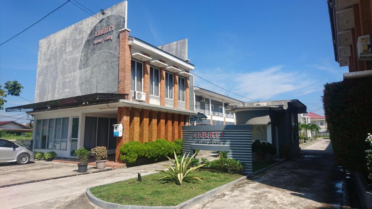 Liberty Homestay Parit  외부 사진